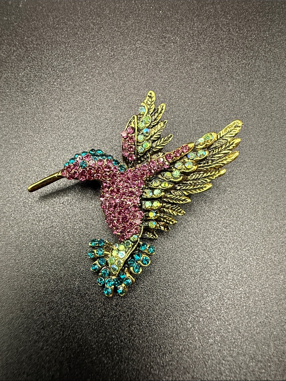 Stunning hummingbird brooch/pendant